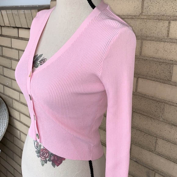 ❌DONATED❌Pink V-neck Button Down Ribbed Crop Top Cardigan - Picture 6 of 11